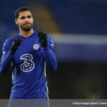 3バックの中央でプレーしたロフタスチーク。トゥヘル監督は来シーズンを見据え、ディフェンスラインで起用することを視野に入れている?