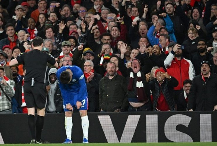 【PL2025-26】コーナーキックから2失点でアーセナルに敗北したチェルシー。再び退場者…ロシニアー監督も失望